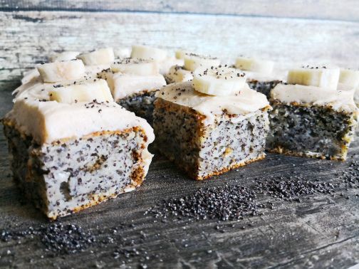 Bananencake met maanzaad
