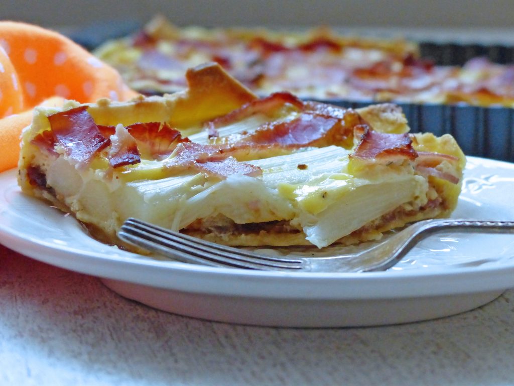 hartige taart met asperge