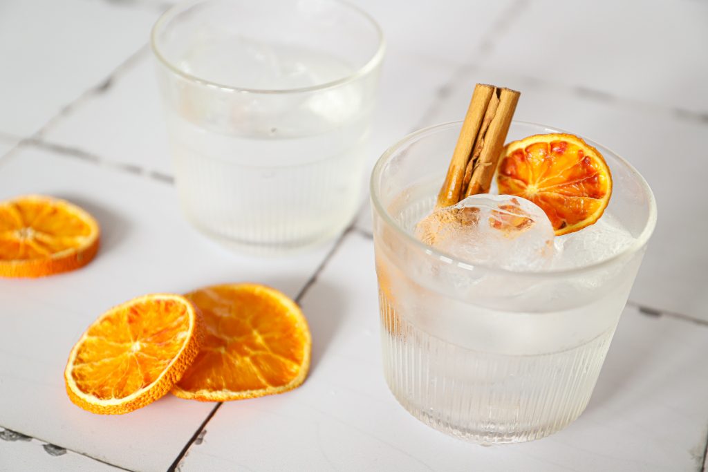 cocktail met gedroogde sinaasappel