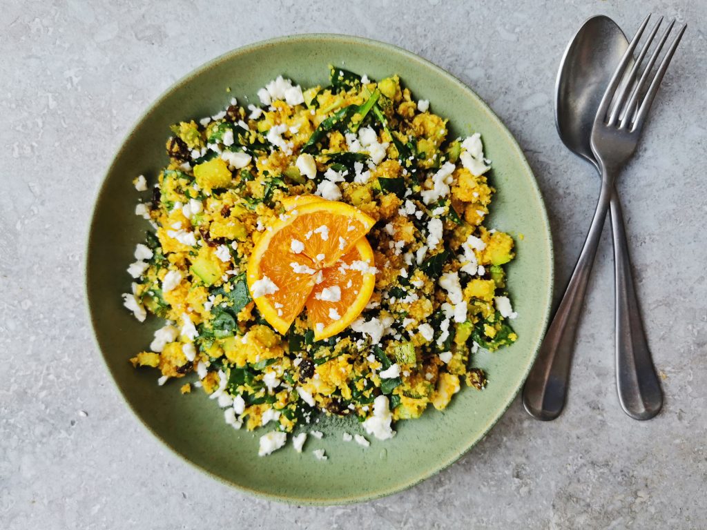 low carb salade met bloemkoolrijst